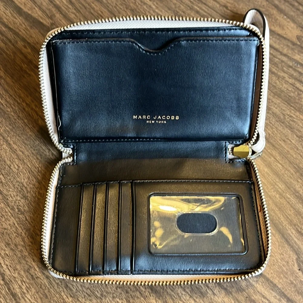 Marc Jacobs New York Pale Pink Leather Pebbled Wristlet Wallet